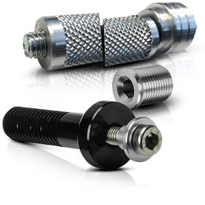 Adaptateurs métalliques pour pièces de moto, disponibles en différentes formes et avec différents types de filetage.